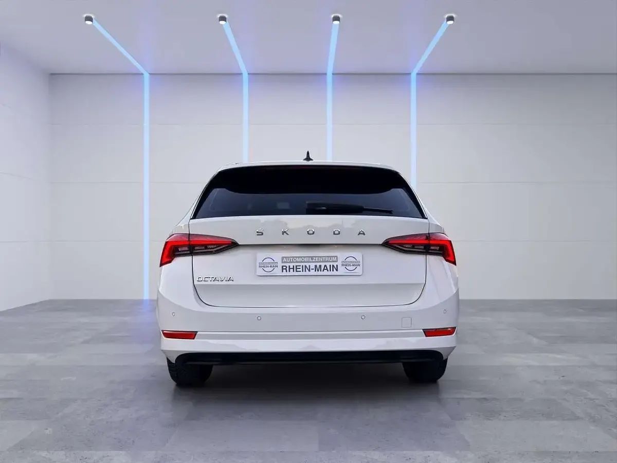 Gebraucht Skoda Octavia Style 150 PS (110 kW) 2023 Bila candy/candyweiss Kombi