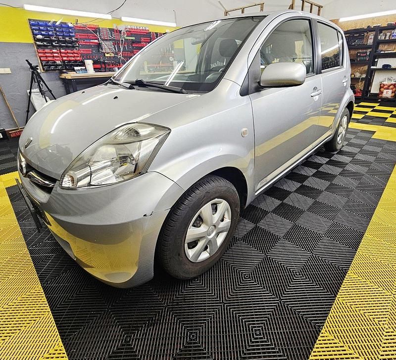 Silber Gebraucht 2008 Subaru Justy Kleinwagen | 1.450 € (Fairer Preis) - Bild 1/4