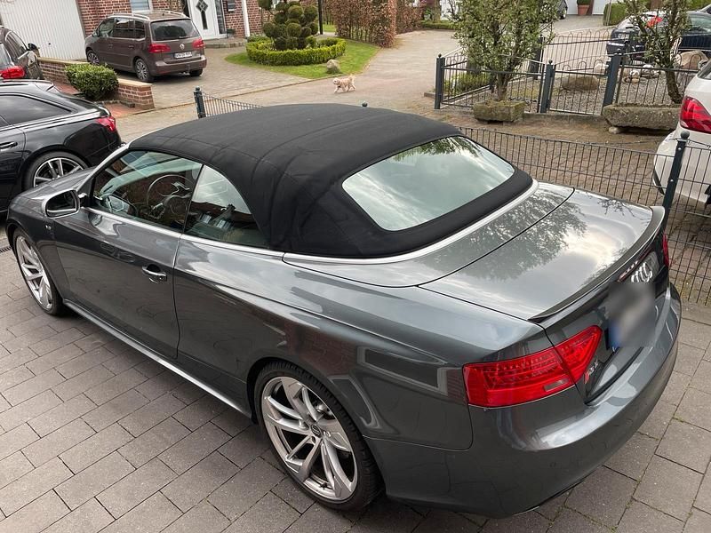 Usado Audi RS5 450 HP (330 kW) 2013 Cinzento Cabrios