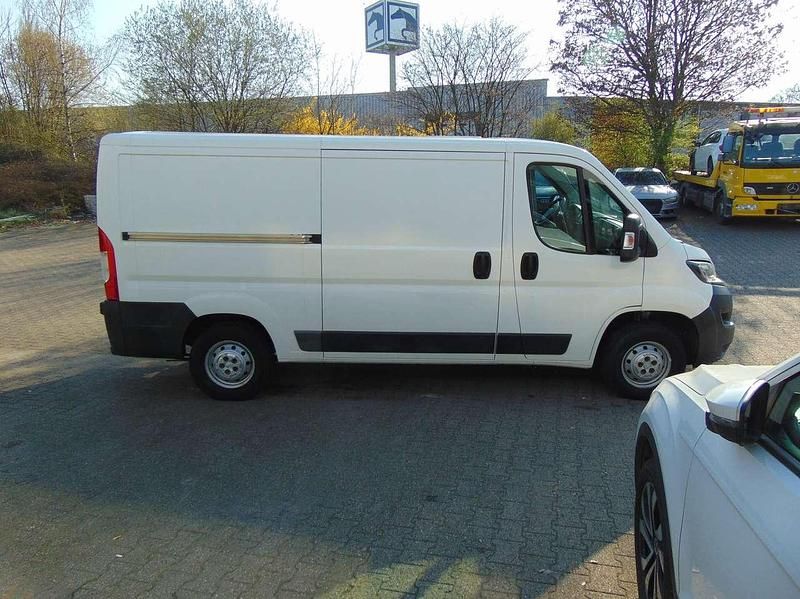 Gebraucht Peugeot Boxer Premium 131 PS (96 kW) 2018 Weiss deckende lackierung Van