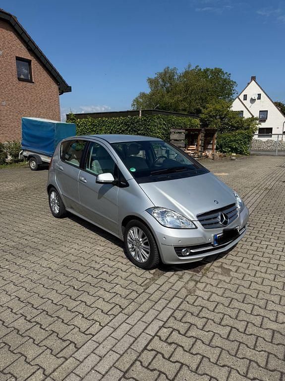 Silber Gebraucht 2010 Mercedes A160 Avantgarde Van / Kleinbus | 8.699 € (Teuer) - Bild 1/4