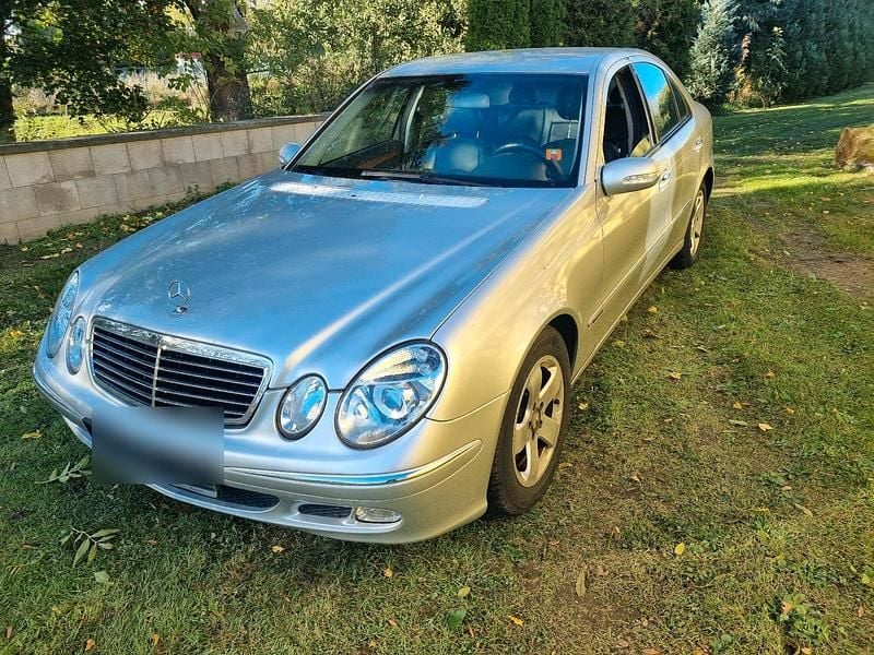 Silber Gebraucht 2003 Mercedes E270 Limousine | 1.500 € (Superpreis) - Bild 1/4