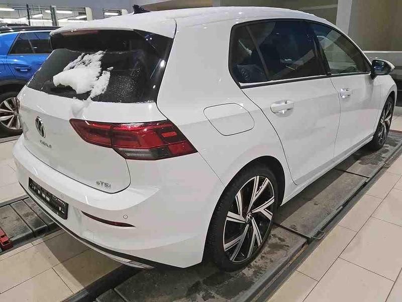 Gebraucht VW Golf VIII Move 110 PS (80 kW) 2024 Weiß Limousine