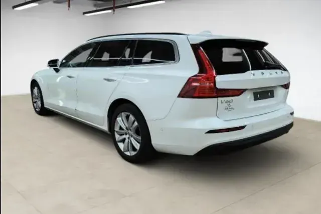 Gebraucht Volvo V60 145 PS (106 kW) 2024 Kombi