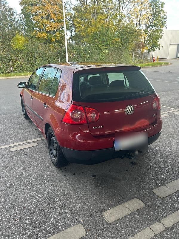 Rot Gebraucht 2004 VW Golf V Limousine | 1.099 € (Superpreis) - Bild 1/4