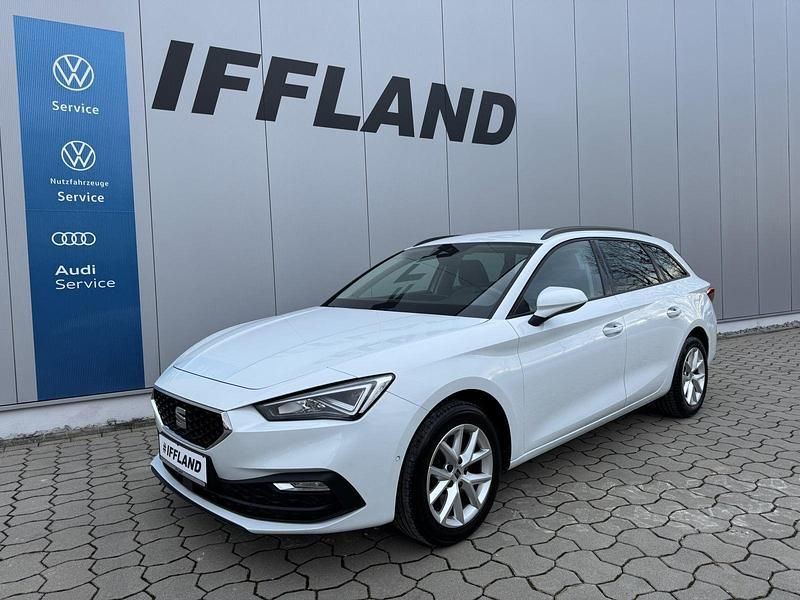 Weiß Gebraucht 2021 Seat Leon Style Limousine | 22.690 € (Teuer) - Bild 1/4