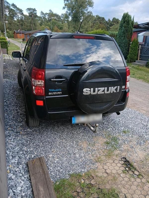 Schwarz Gebraucht 2010 Suzuki Grand Vitara SUV | 5.230 € (Fairer Preis) - Bild 1/4