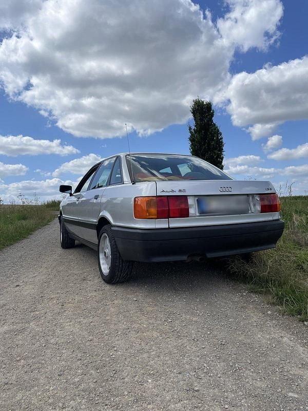 Second-hand Audi 80 90 CP (66 kW) 1990 Argintiu Berlinǎ