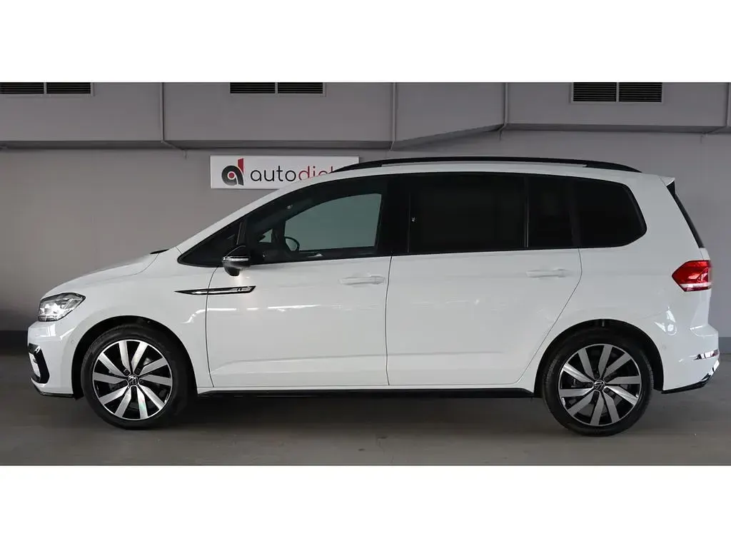 Gebraucht VW Touran Highline 150 PS (110 kW) 2025 Weiß Van / Kleinbus