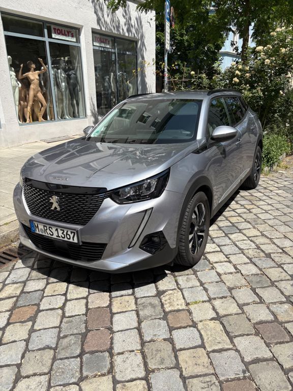 Grau Gebraucht 2021 Peugeot 2008 Active SUV | 17.450 € (Fairer Preis) - Bild 1/4