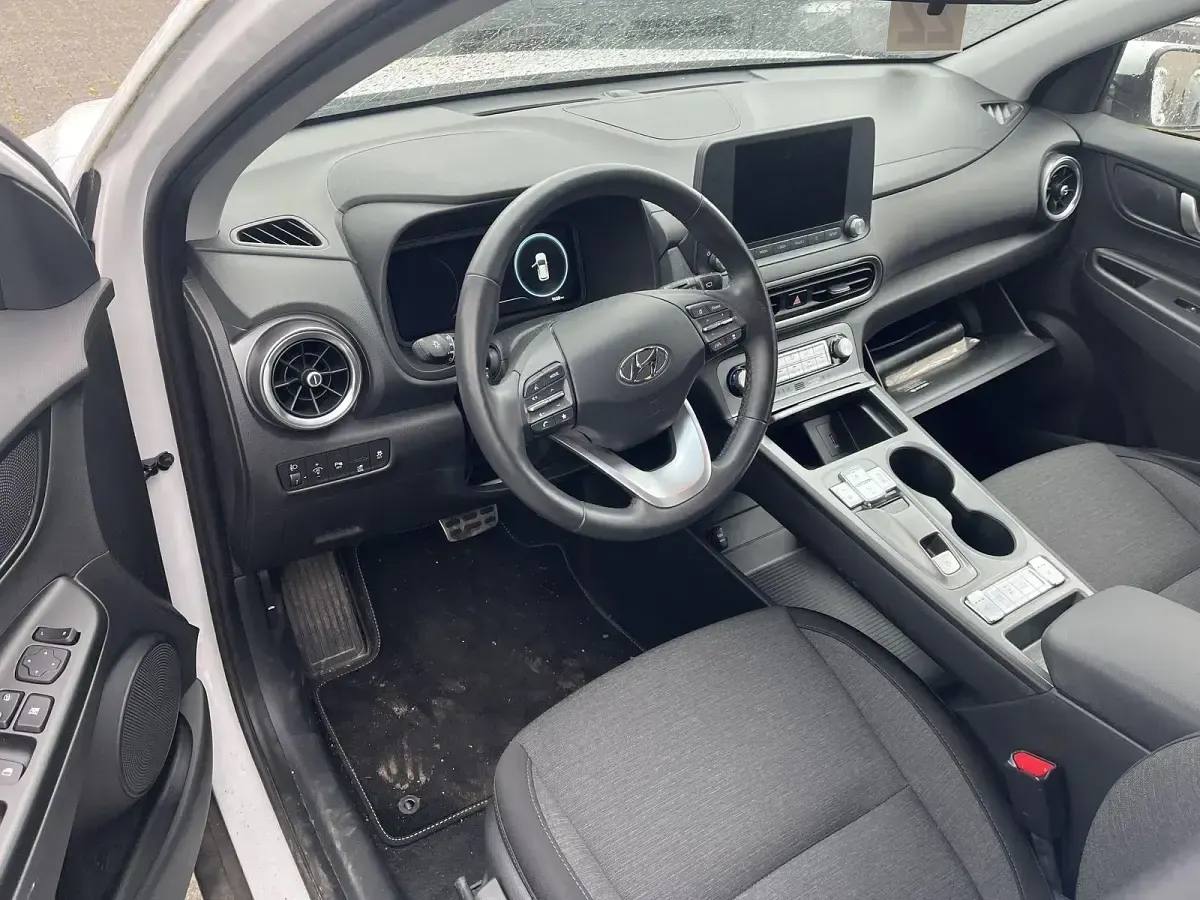 Gebraucht Hyundai Kona Select 100 kW (136 PS) 2022 Weiß SUV