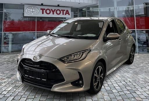 Neu Toyota Yaris Hybrid Business Edition 116 PS (85 kW) 2025 Schwarz Limousine