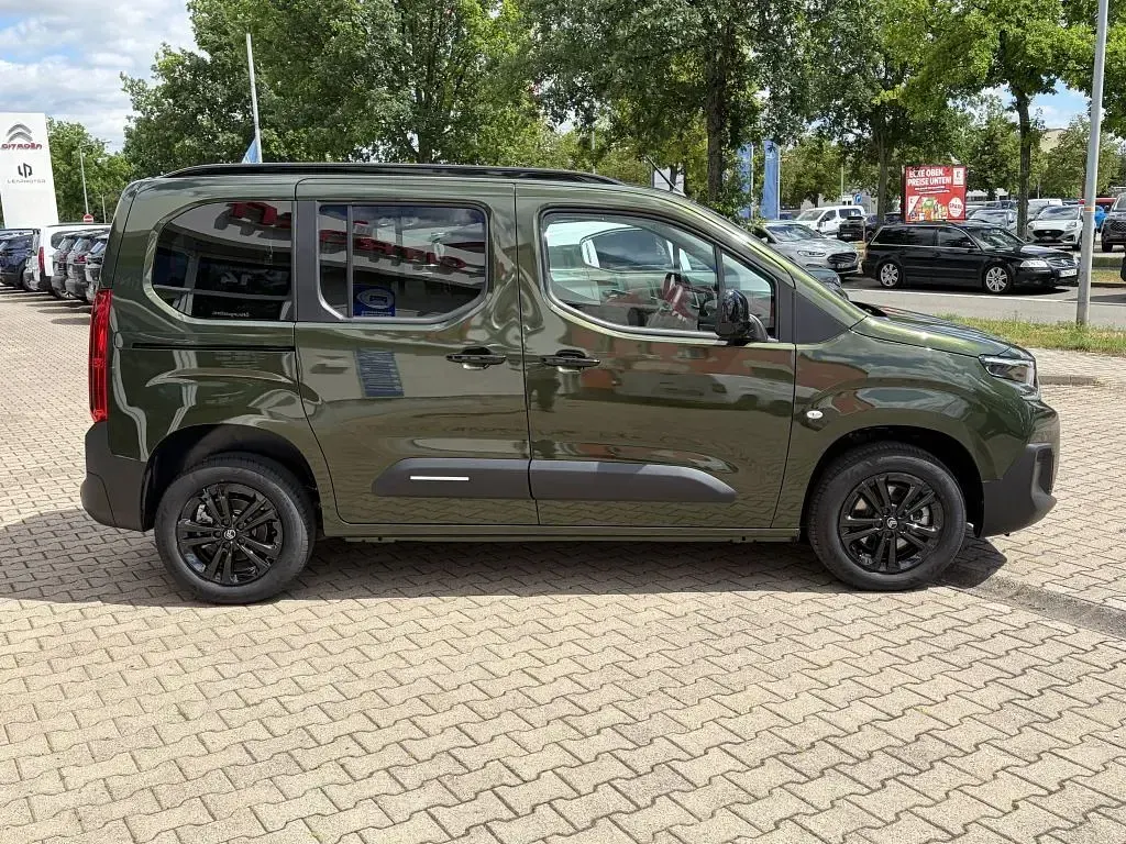 Neu Citroën Berlingo 131 PS (96 kW) 2026 Sirkkagrün Van / Kleinbus