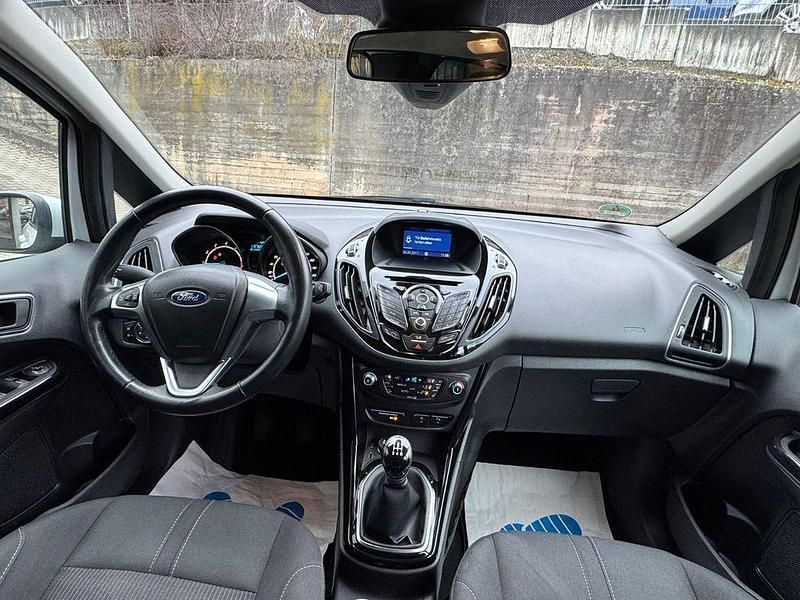 Gebraucht Ford B-MAX Titanium 125 PS (91 kW) 2017 Weiß Van / Kleinbus