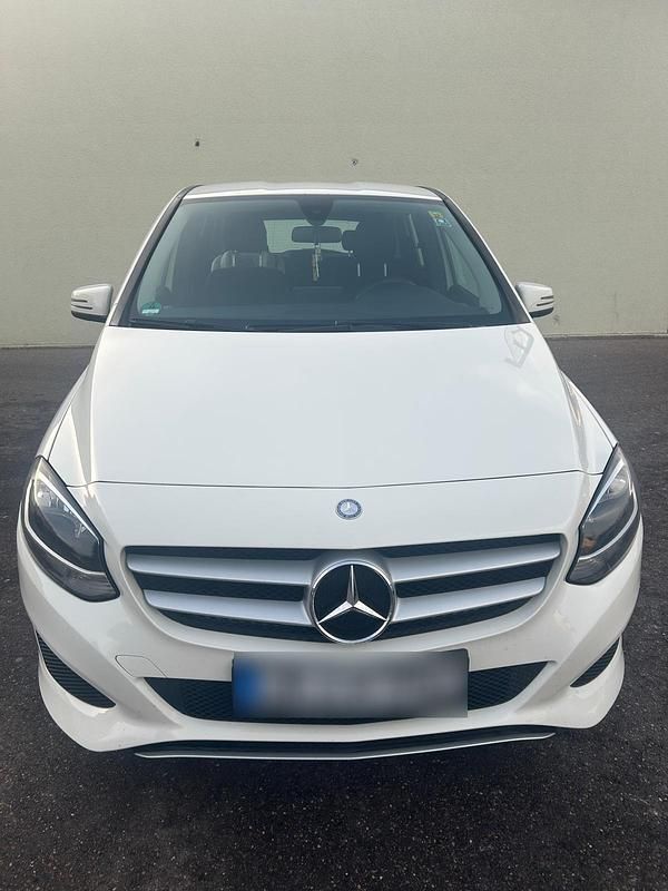 Gebraucht Mercedes B200 136 PS (100 kW) 2017 Weiß Van / Kleinbus