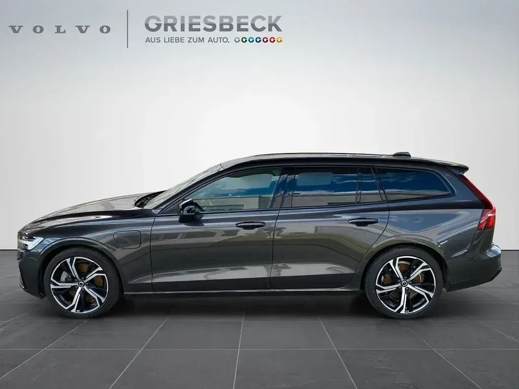 Gebraucht Volvo V60 Plus 455 PS (334 kW) 2022 Platinum grey / (metallic) Kombi