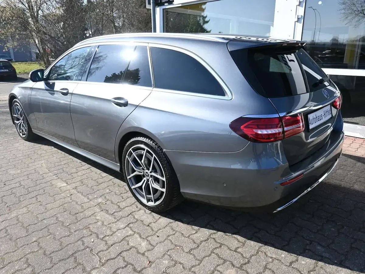 Gebraucht Mercedes E400 AMG line 330 PS (242 kW) 2022 Grau Kombi