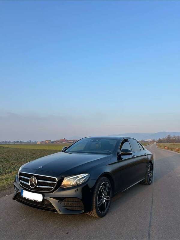 Schwarz Gebraucht 2018 Mercedes E400 AMG line Limousine | 43.500 € - Bild 1/4