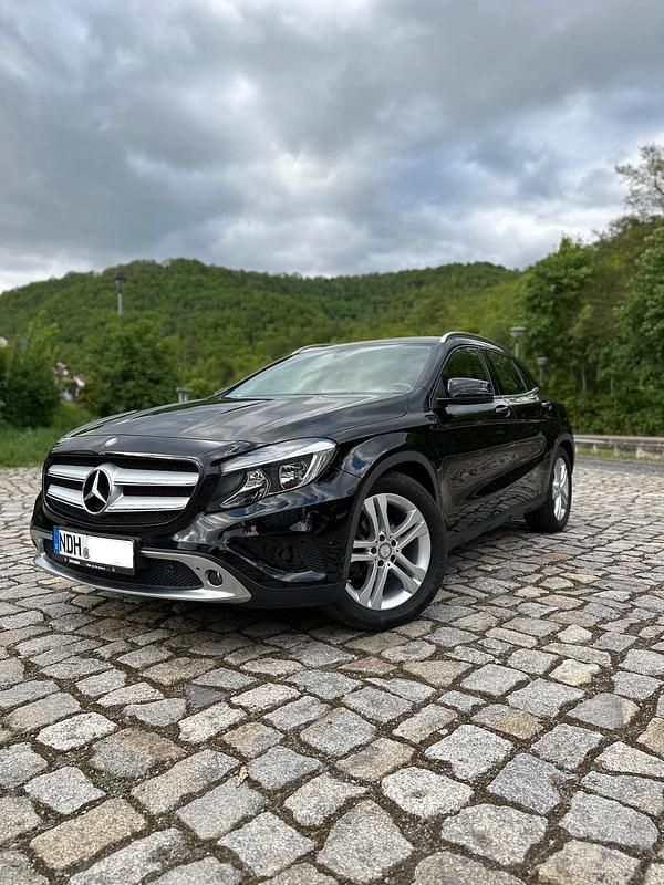 Schwarz Gebraucht 2015 Mercedes GLA220 SUV | 17.000 € (Guter Preis) - Bild 1/4