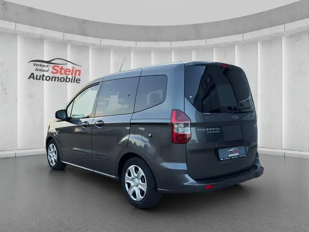 Gebraucht Ford Tourneo Courier Trend 101 PS (74 kW) 2016 Grau Van / Kleinbus