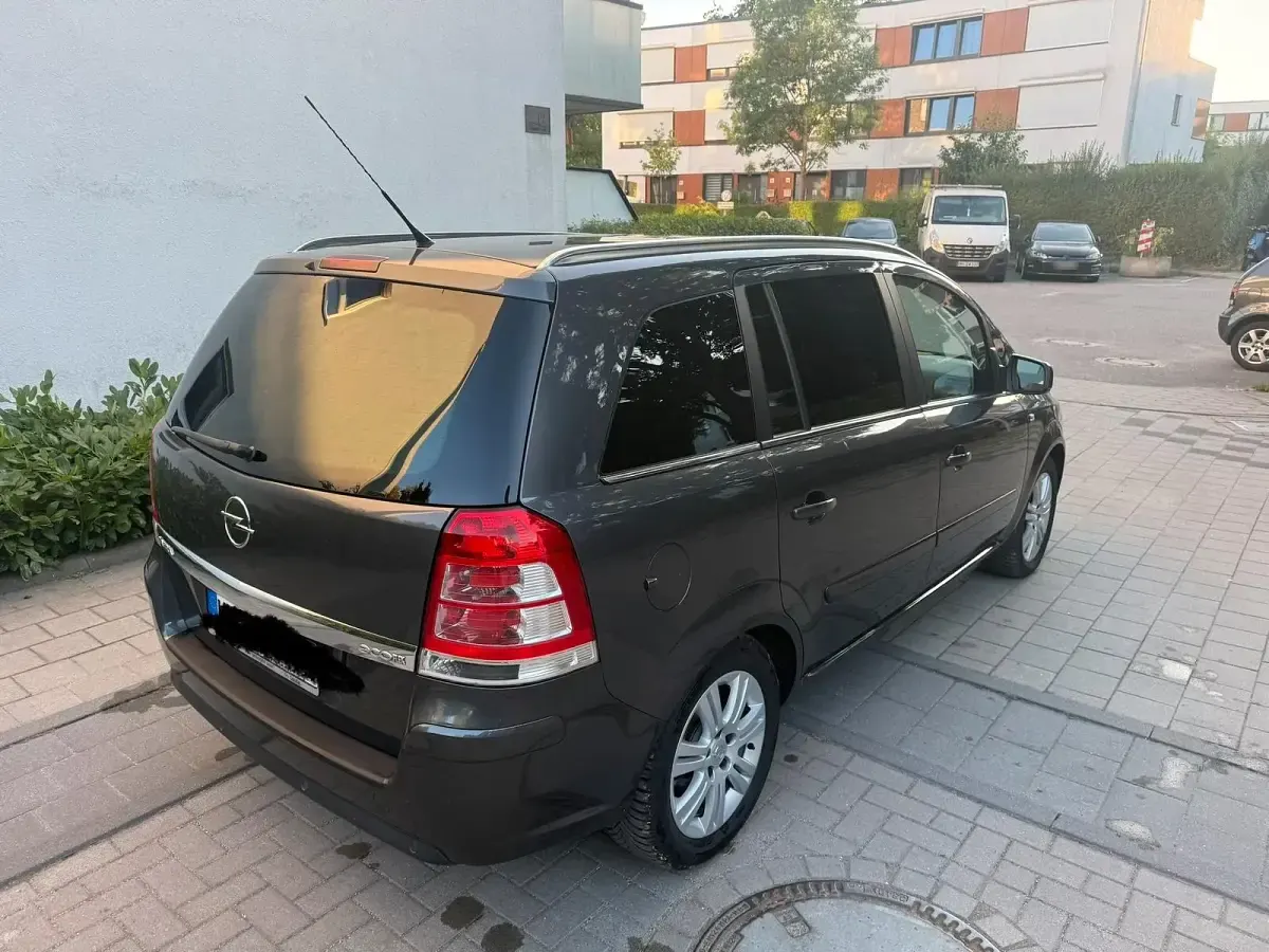 Gebraucht Opel Zafira 115 PS (84 kW) 2012 Grau Van / Kleinbus