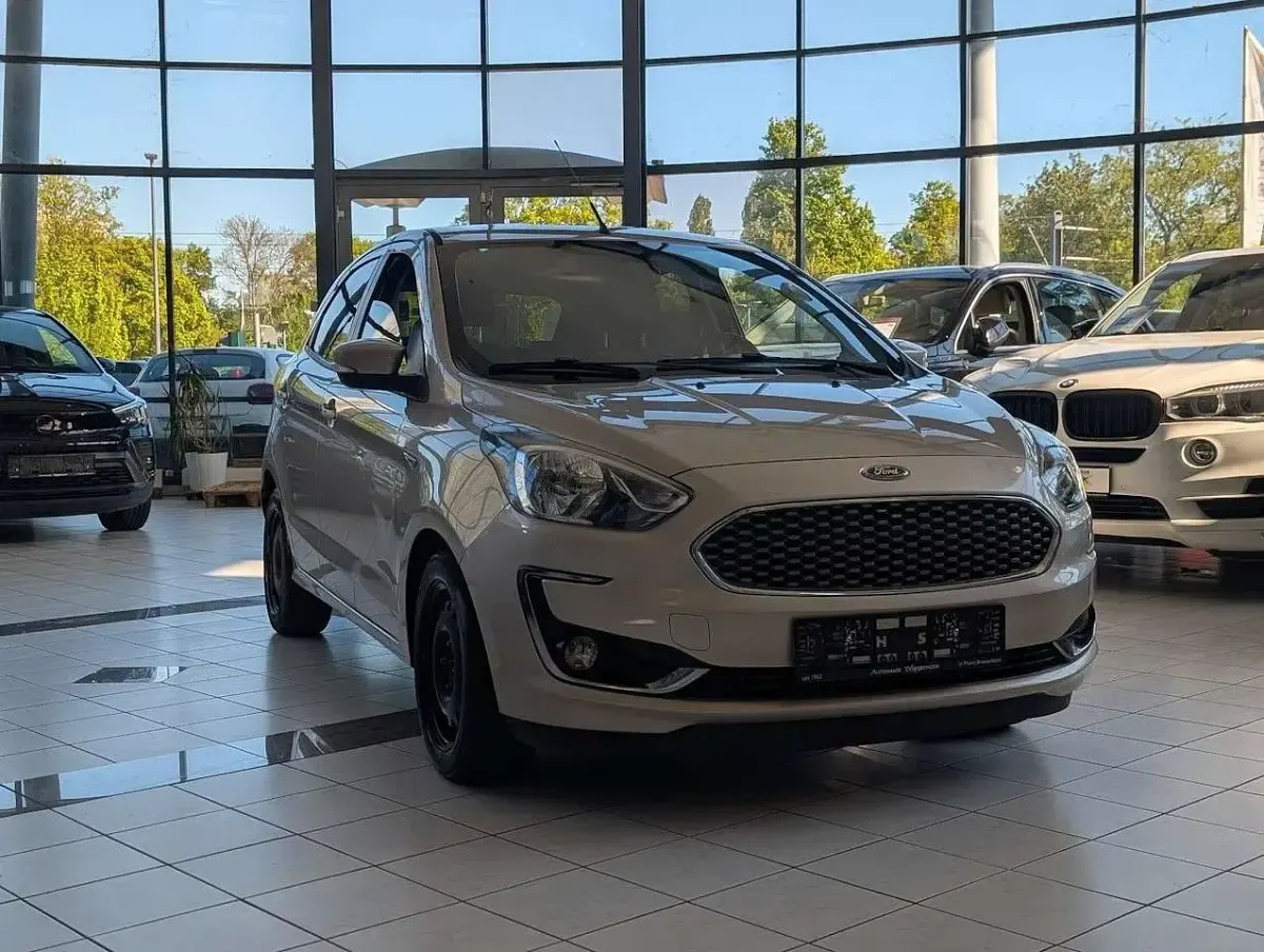 Gebraucht Ford Ka Ultimate 86 PS (63 kW) 2019 Weißgold metallic (metallic) Limousine