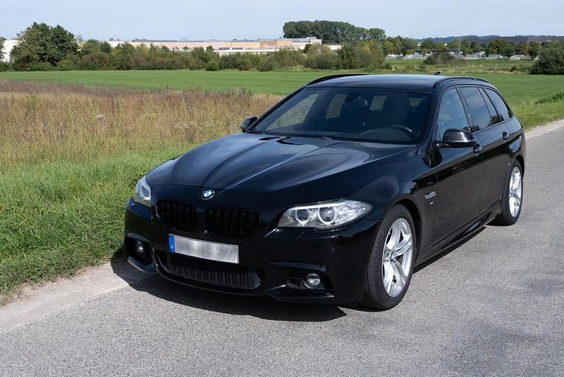 Schwarz Gebraucht 2017 BMW 530 M Sport Kombi | 18.990 € (Superpreis) - Bild 1/4