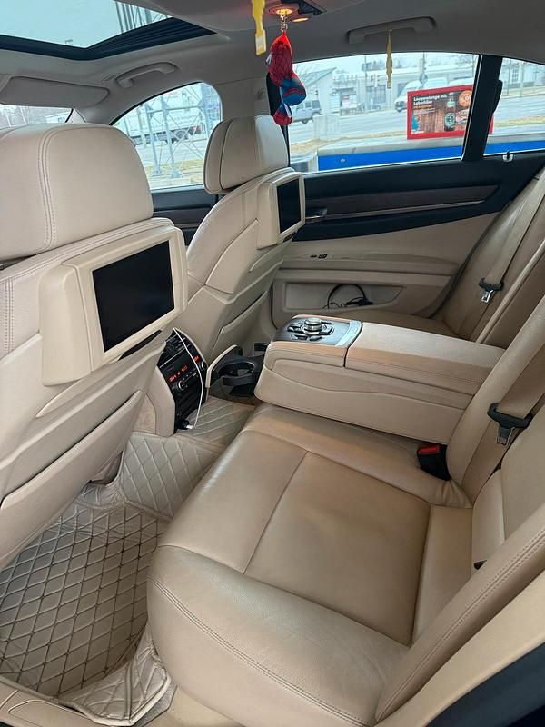 Second-hand BMW 730 252 CP (185 kW) 2010 Albastru Berlinǎ