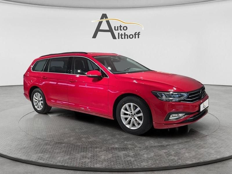 Gebraucht VW Passat Business 122 PS (89 kW) 2023 Rot Kombi