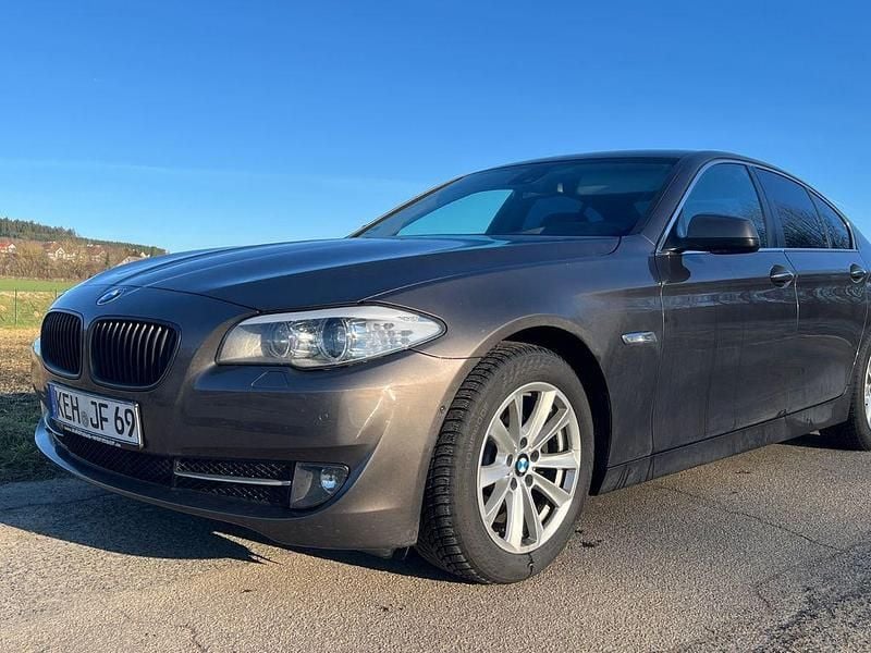Gebraucht BMW 523 204 PS (150 kW) 2011 Braun Limousine