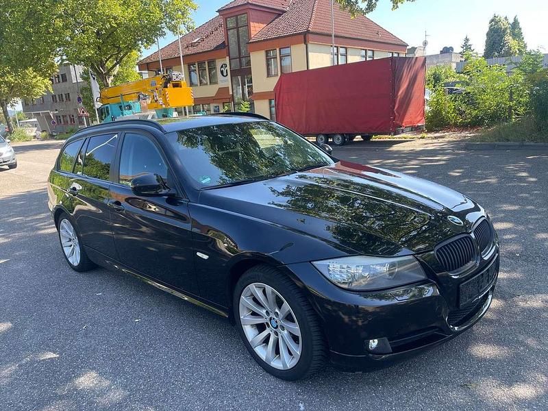 Gebraucht BMW 320 170 PS (125 kW) 2010 Black sapphire metallic Kombi