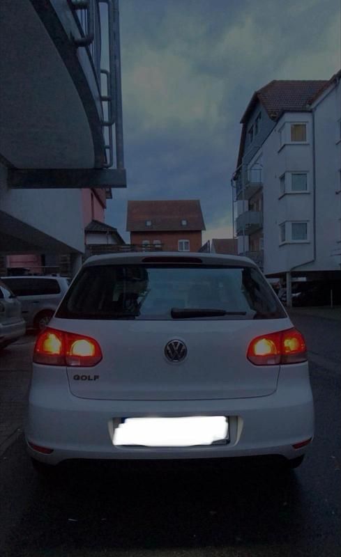 Gebraucht VW Golf VI 80 PS (58 kW) 2010 Weiß Kleinwagen