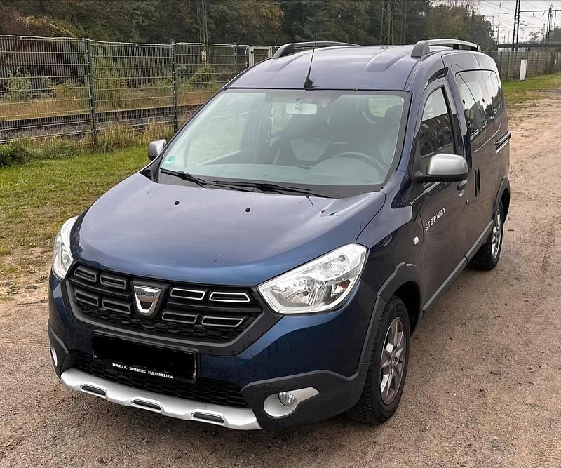 Blau Gebraucht 2019 Dacia Dokker Prestige Van / Kleinbus | 7.500 € (Etwas zu teuer) - Bild 1/4