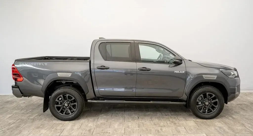 Neu Toyota HiLux 215 PS (158 kW) 2026 Grau Pickup