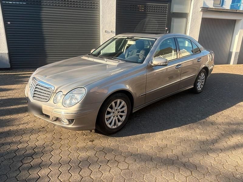 Gebraucht Mercedes E200 183 PS (134 kW) 2007 Gold Limousine