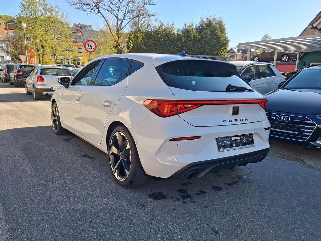 Second-hand Cupra Leon 245 CP (180 kW) 2023 Alb Berlinǎ