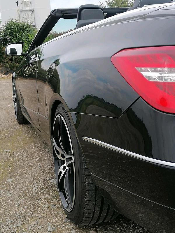 Gebraucht Mercedes E350 300 PS (220 kW) 2012 Schwarz Cabrio