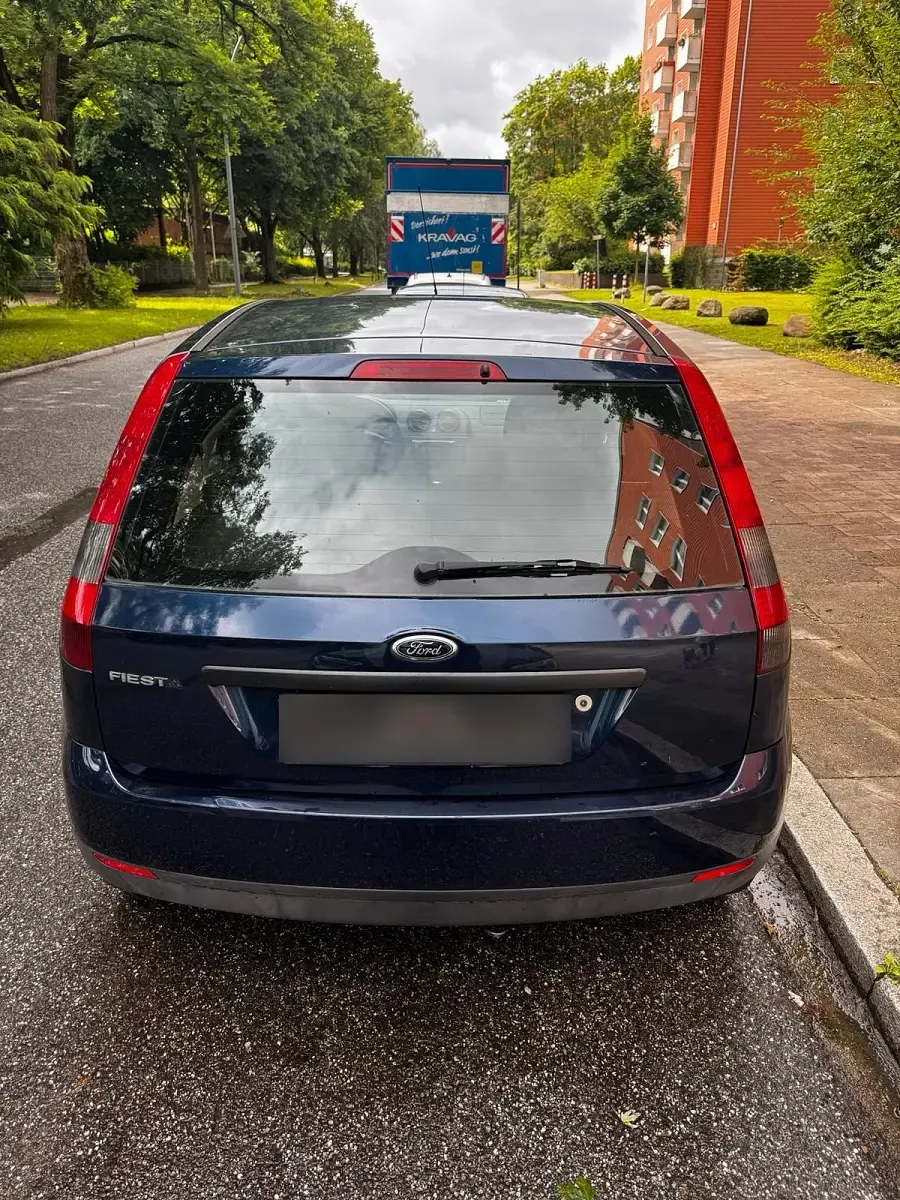 Gebraucht Ford Fiesta 69 PS (50 kW) 2004 Blau Kleinwagen