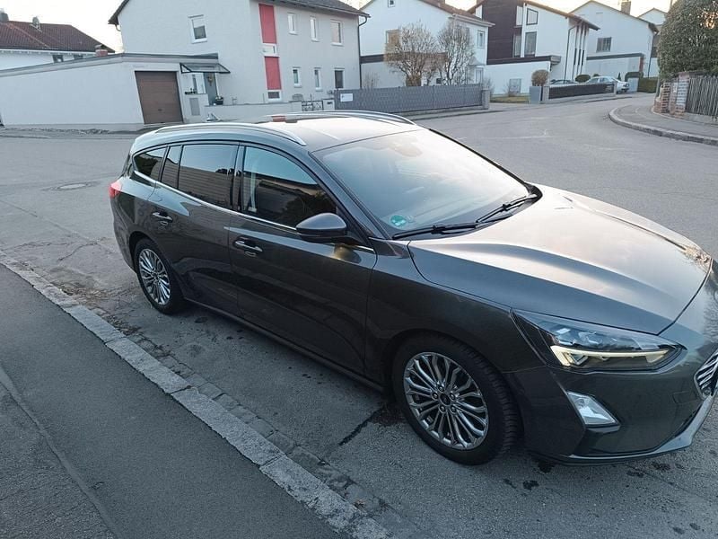 Gebraucht Ford Focus Titanium 120 PS (88 kW) 2019 Grau Kombi