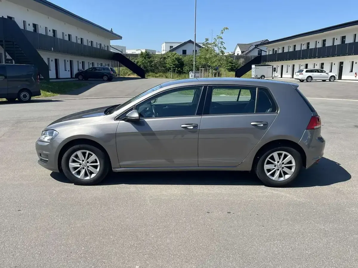 Gebraucht VW Golf VII Trendline 105 PS (77 kW) 2014 Grau Kleinwagen