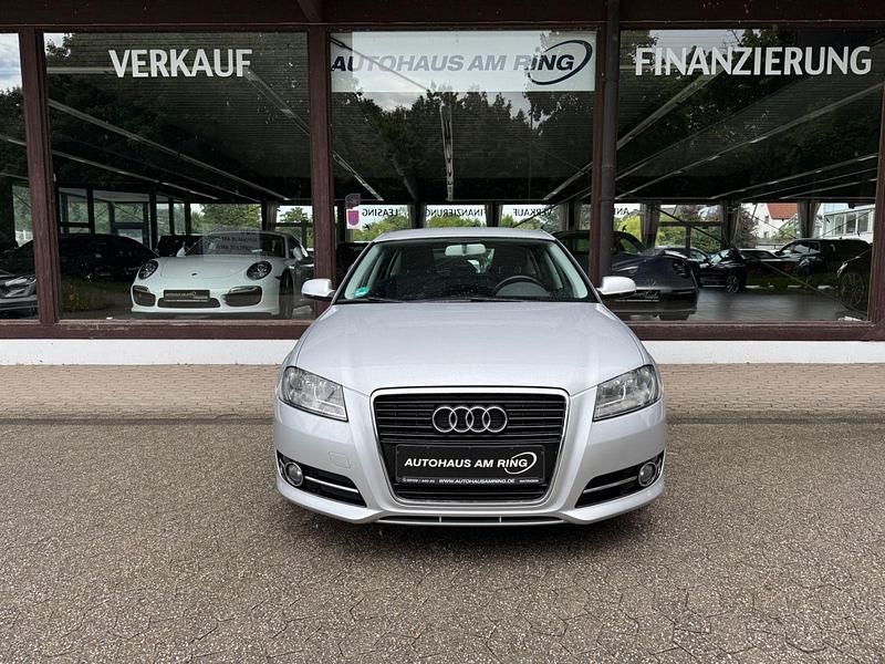Silber Gebraucht 2010 Audi A3 Sportback Ambition Kleinwagen | 5.499 € (Etwas zu teuer) - Bild 1/4