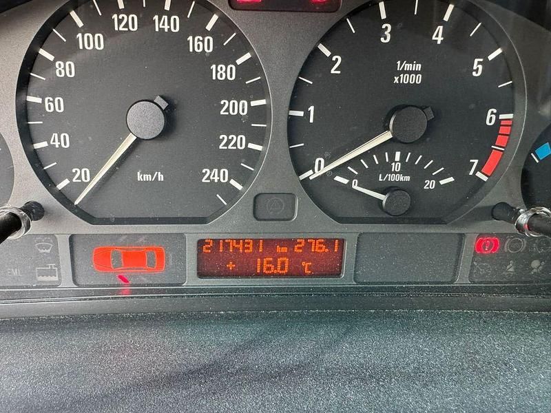 Gebraucht BMW 318 118 PS (86 kW) 2000 Blau Kombi