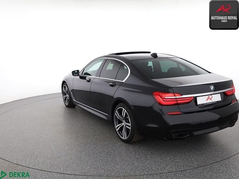 Gebraucht BMW 750 M Sport 400 PS (294 kW) 2018 Black sapphire Limousine