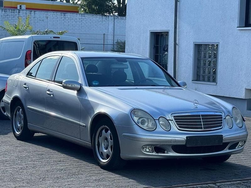 Gebraucht Mercedes E200 163 PS (119 kW) 2004 Silber Limousine