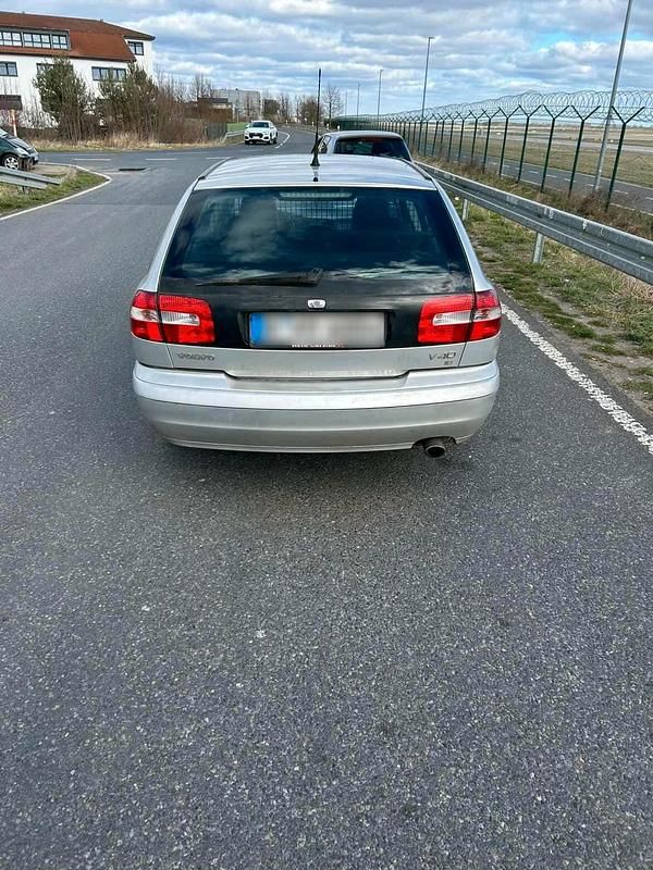 Gebraucht Volvo V40 100 PS (73 kW) 2001 Silber Kombi