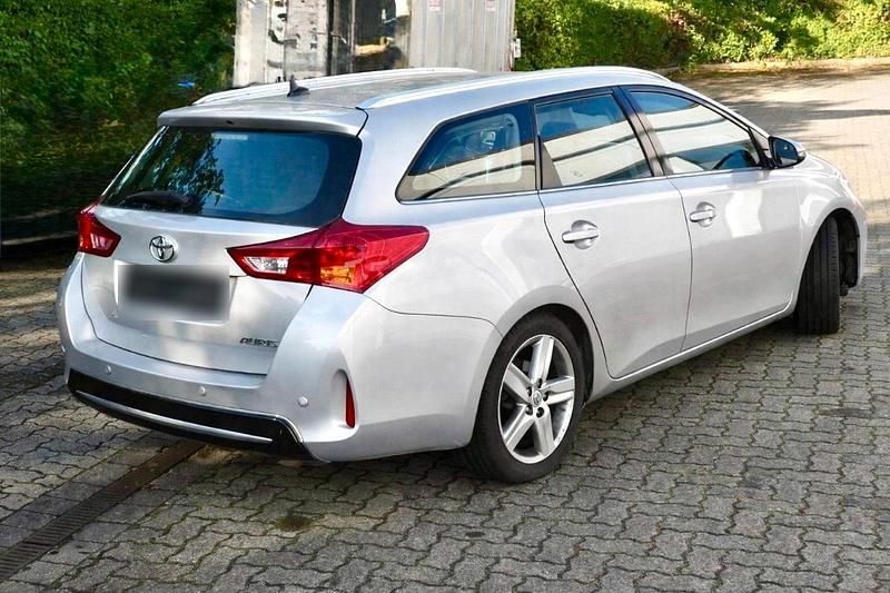 Gebraucht Toyota Auris 124 PS (91 kW) 2015 Grün Limousine