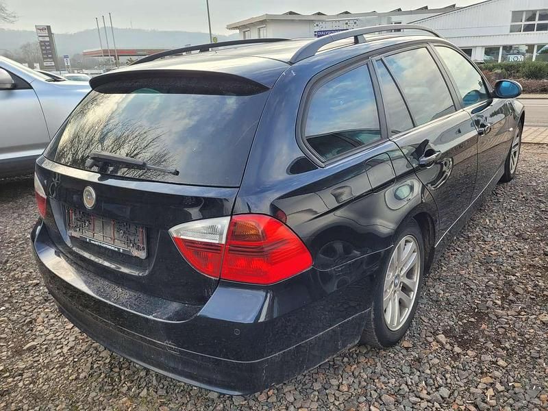 Gebraucht BMW 320 143 PS (105 kW) 2008 Schwarz Kombi