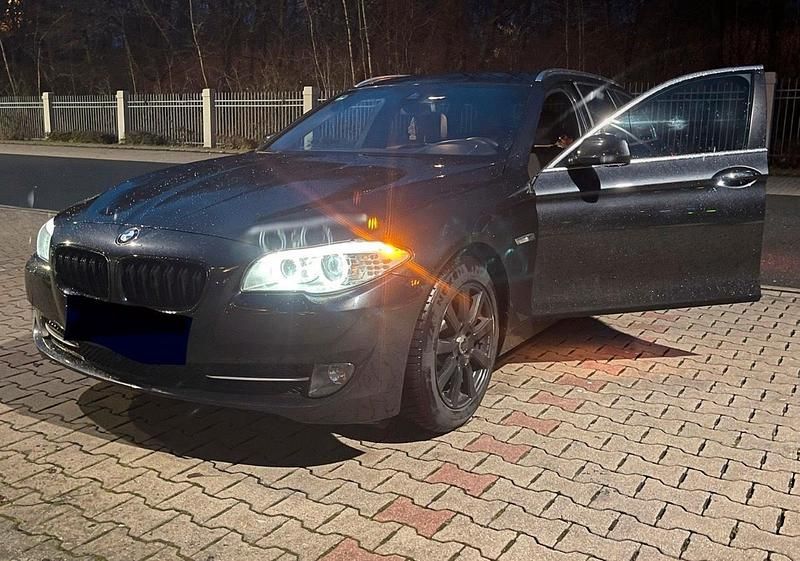 Gebraucht BMW 520 184 PS (135 kW) 2012 Schwarz Kombi