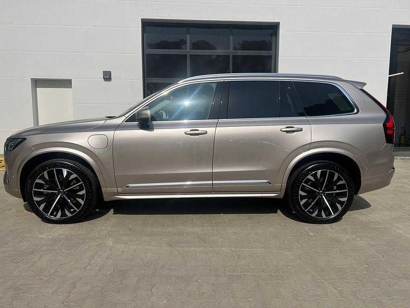 Używany Volvo XC90 Plus 310 KM (228 kW) 2025 Szary SUV