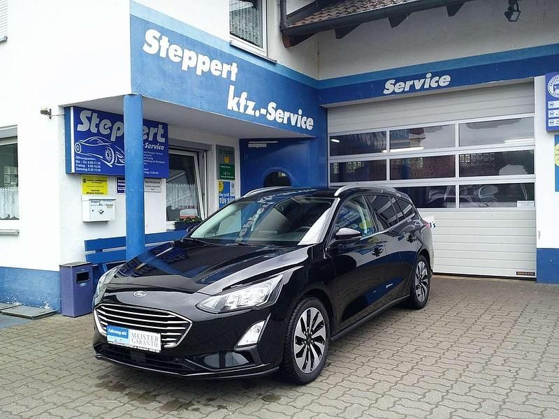 Obsidianschwarzmetallic Gebraucht 2021 Ford Focus Cool & Connect Kombi | 16.995 € (Fairer Preis) - Bild 1/4
